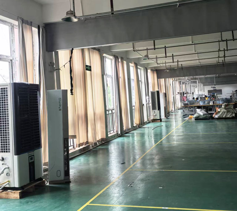 服裝廠車間裝什么空調好，使用蒸發冷省電空調-立式軸流雙風口柜機