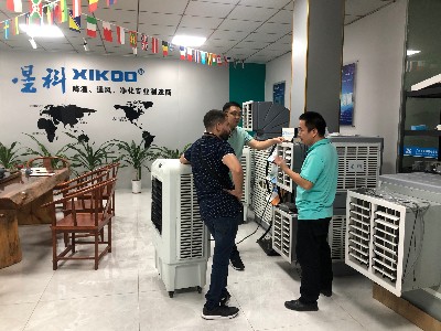 中東客戶(hù)在了解環(huán)保空調(diào) 中東客戶(hù)在了解環(huán)保空調(diào)