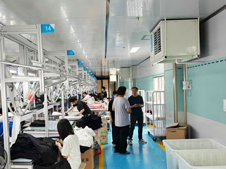 服裝廠制冷降溫，使用星科蒸發冷省電空調-掛式軸流機組