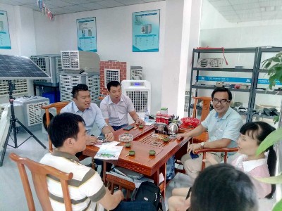 江西經(jīng)銷(xiāo)商來(lái)訪(fǎng) 江西經(jīng)銷(xiāo)商來(lái)訪(fǎng)